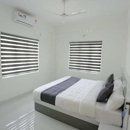 Yelza Hotel And Residence Alwaye Exterior photo